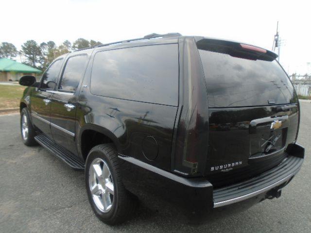 Chevrolet Suburban LTZ 1500 4WD 2010