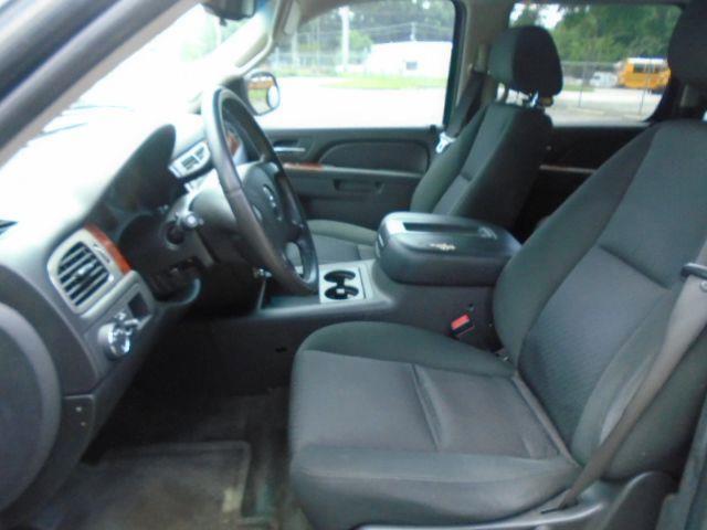 Chevrolet Suburban LS 1500 2WD 2010