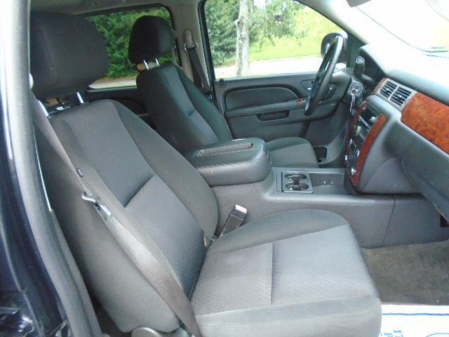 Chevrolet Suburban LS 1500 2WD 2010
