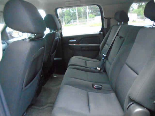 Chevrolet Suburban LS 1500 2WD 2010