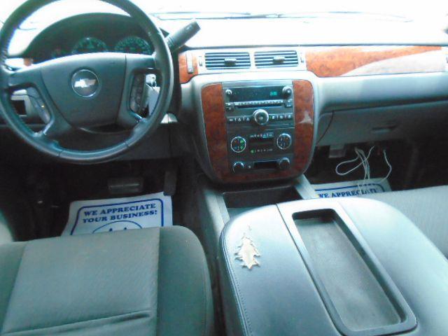 Chevrolet Suburban LS 1500 2WD 2010