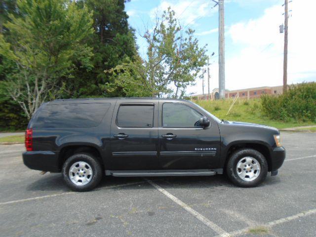 Chevrolet Suburban LS 1500 2WD 2010