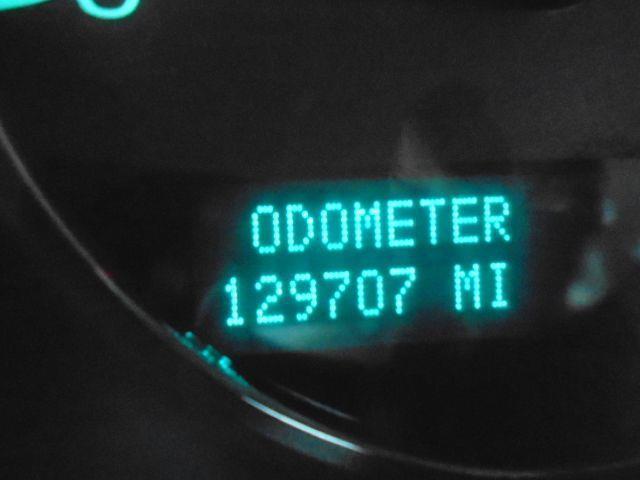 Chevrolet Suburban LS 1500 2WD 2010