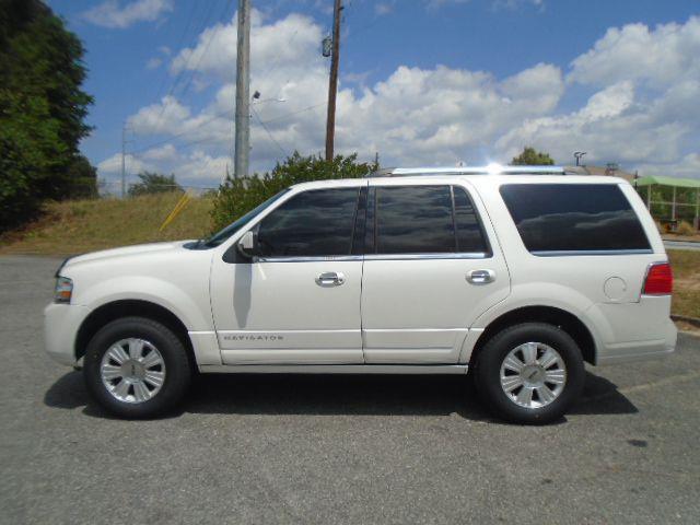 Lincoln Navigator 2WD 2011