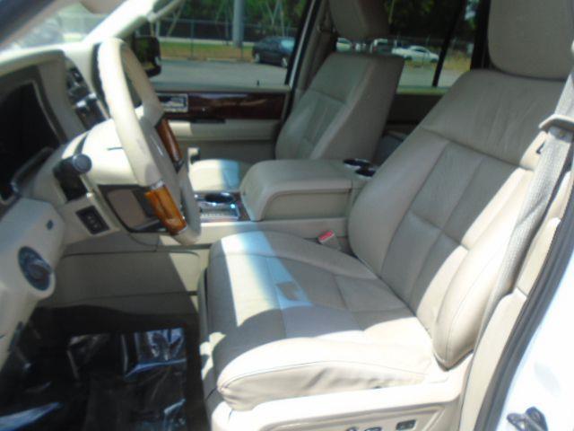 Lincoln Navigator 2WD 2011