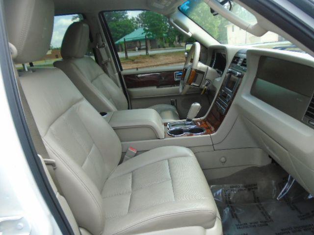 Lincoln Navigator 2WD 2011