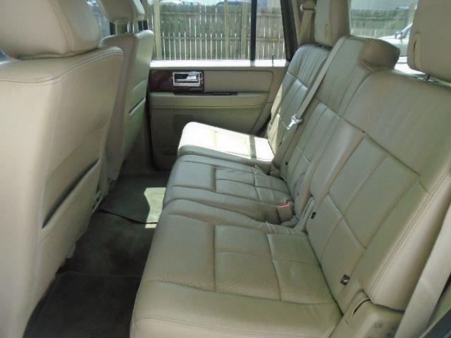 Lincoln Navigator 2WD 2011