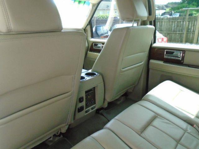 Lincoln Navigator 2WD 2011