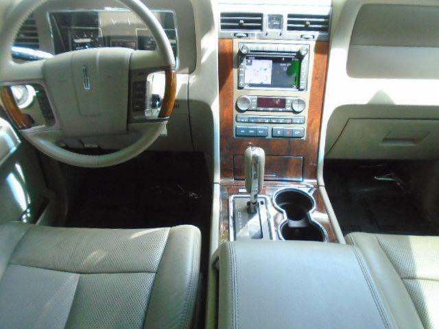 Lincoln Navigator 2WD 2011