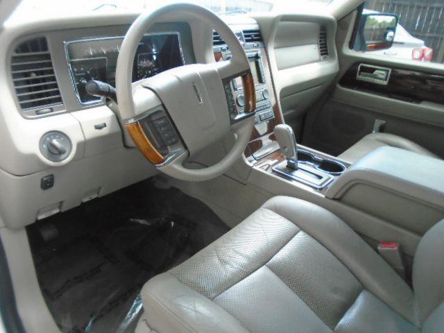 Lincoln Navigator 2WD 2011