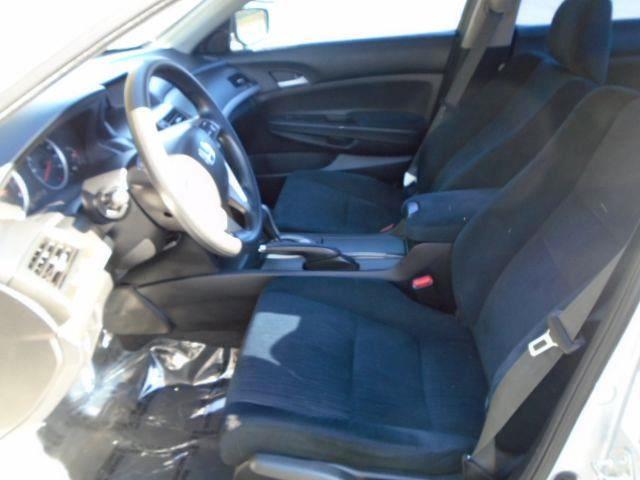 Honda Accord LX sedan AT 2011