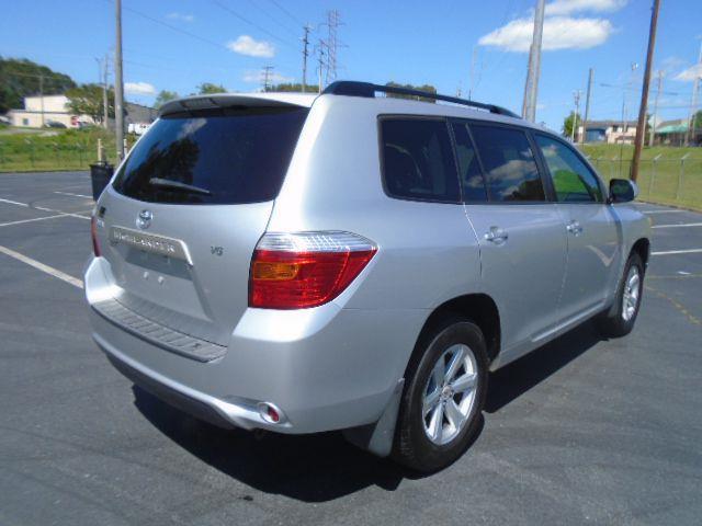 Toyota Highlander Base 2WD 2008