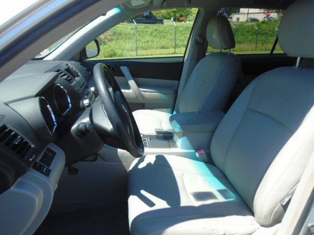 Toyota Highlander Base 2WD 2008