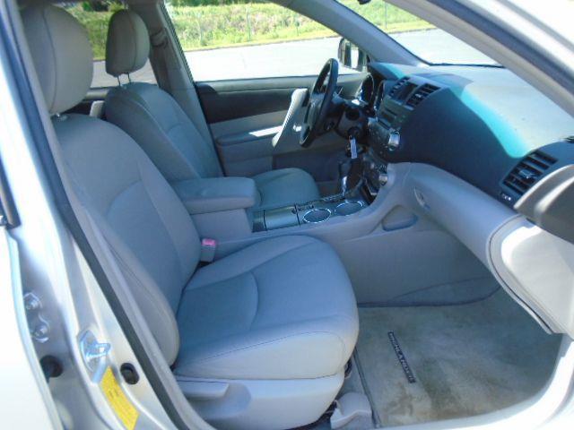 Toyota Highlander Base 2WD 2008