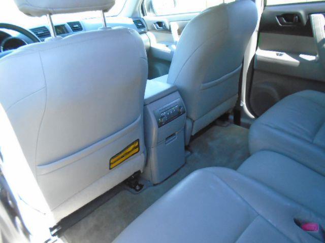Toyota Highlander Base 2WD 2008