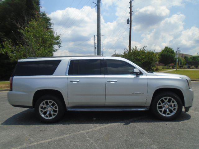 GMC Yukon XL SLT 1/2 Ton 4WD 2015