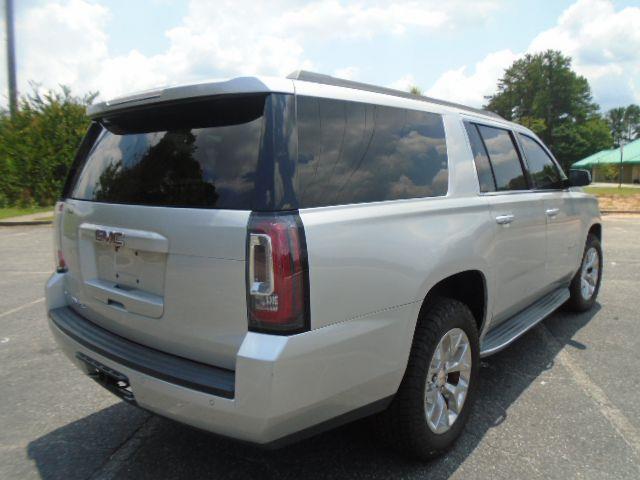 GMC Yukon XL SLT 1/2 Ton 4WD 2015