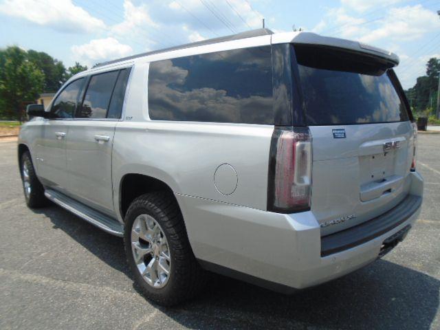 GMC Yukon XL SLT 1/2 Ton 4WD 2015