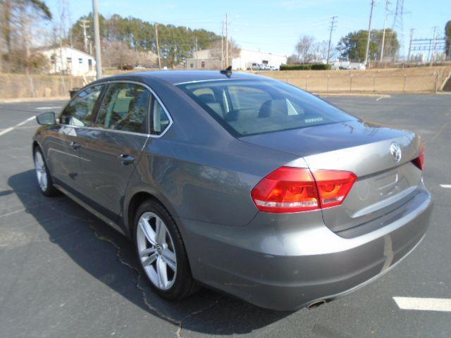 Volkswagen Passat 2.5L SE AT 2014