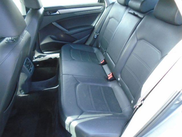 Volkswagen Passat 2.5L SE AT 2014