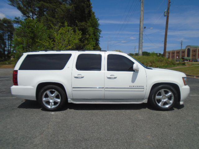 Chevrolet Suburban LT 1500 2WD 2011