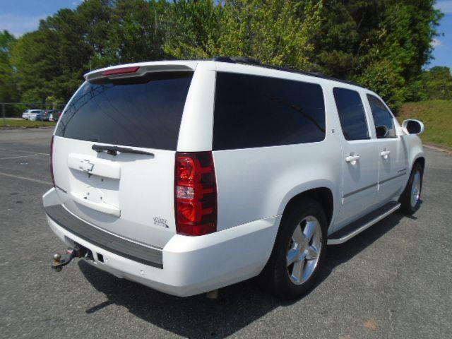 Chevrolet Suburban LT 1500 2WD 2011