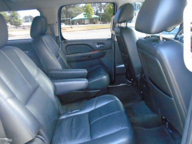 Chevrolet Suburban LT 1500 2WD 2011