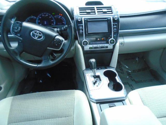 Toyota Camry Hybrid XLE 2013