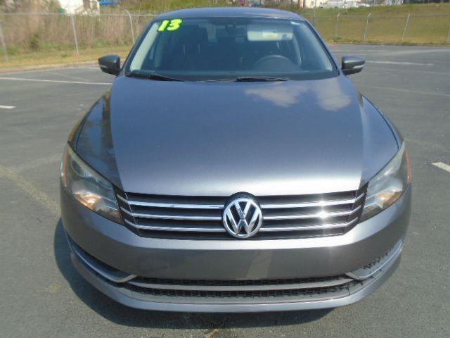 Volkswagen Passat 2.5L S 2013