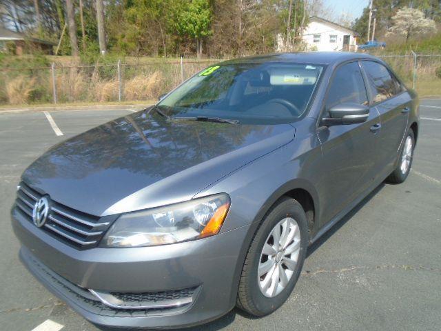 Volkswagen Passat 2.5L S 2013