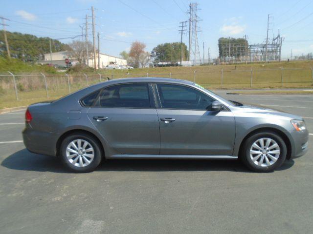 Volkswagen Passat 2.5L S 2013
