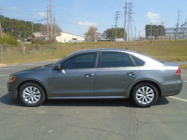 Volkswagen Passat 2.5L S 2013