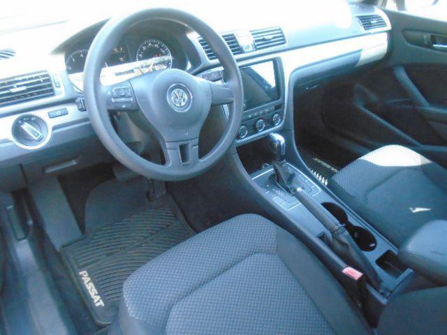 Volkswagen Passat 2.5L S 2013