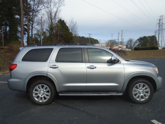 Toyota Sequoia Plantium 4WD FFV 2011