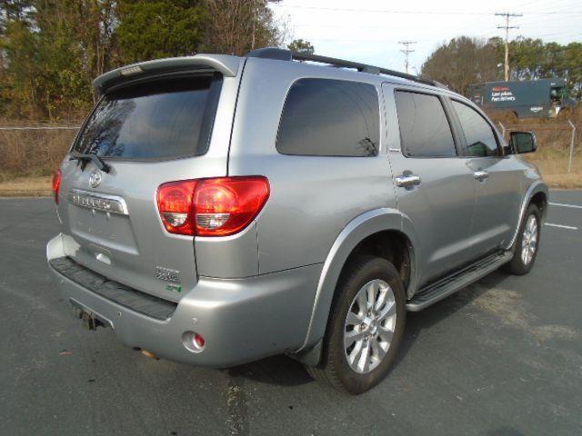 Toyota Sequoia Plantium 4WD FFV 2011