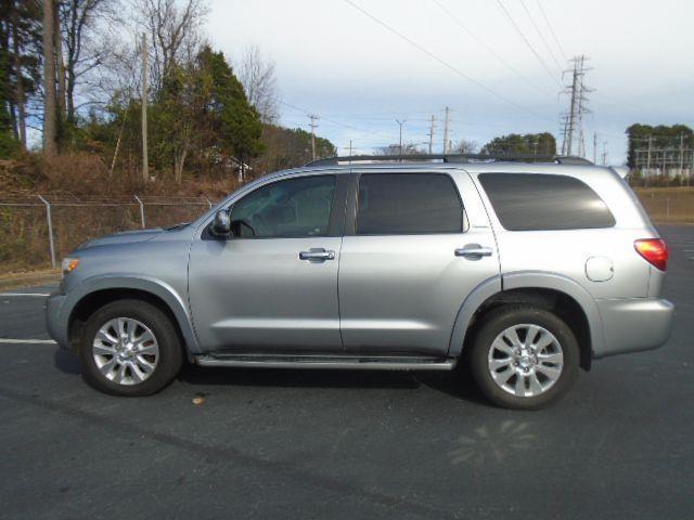 Toyota Sequoia Plantium 4WD FFV 2011