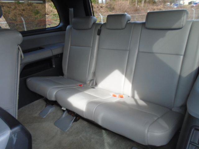 Toyota Sequoia Plantium 4WD FFV 2011