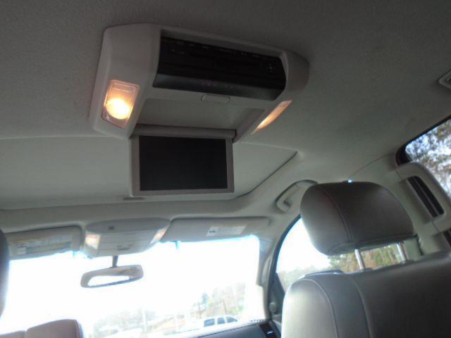 Toyota Sequoia Plantium 4WD FFV 2011