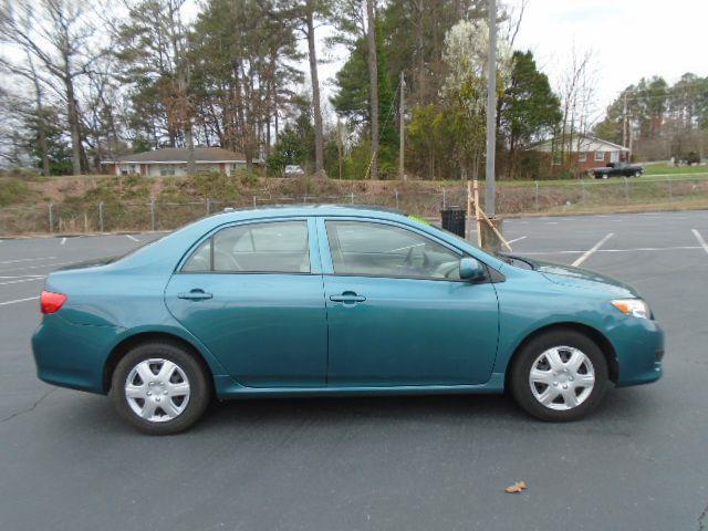 Toyota Corolla Base 5-Speed MT 2010