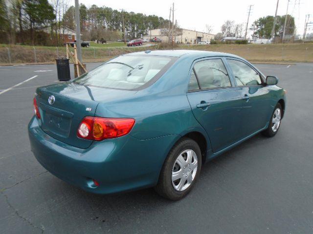 Toyota Corolla Base 5-Speed MT 2010