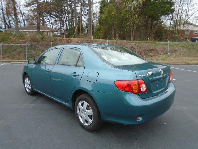 Toyota Corolla Base 5-Speed MT 2010