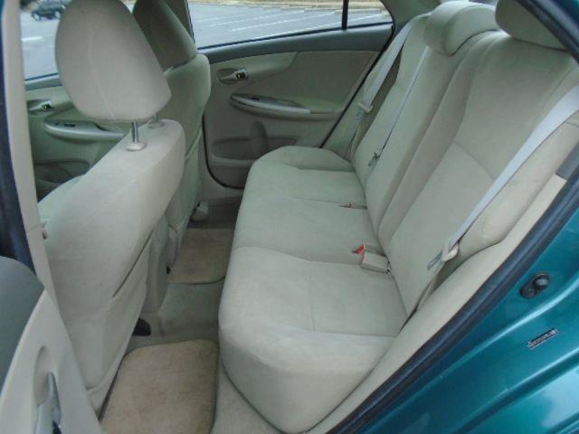 Toyota Corolla Base 5-Speed MT 2010