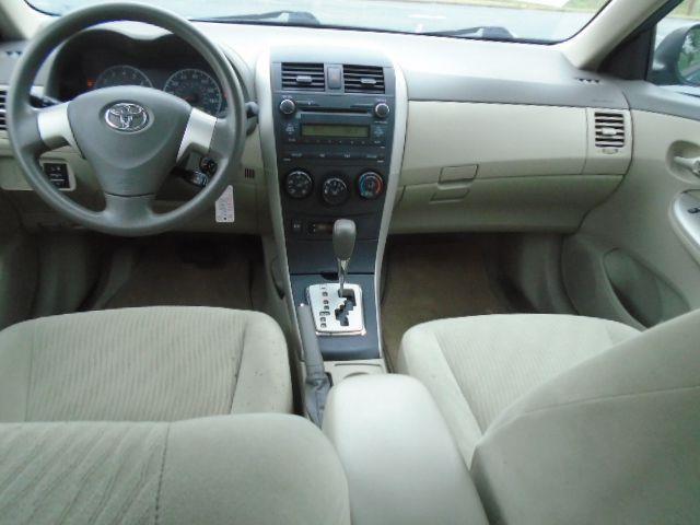 Toyota Corolla Base 5-Speed MT 2010