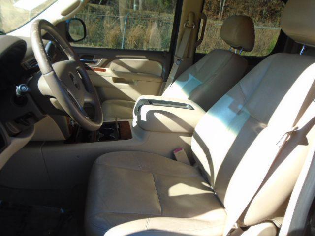 Chevrolet Suburban LTZ 1500 2WD 2011