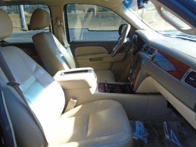 Chevrolet Suburban LTZ 1500 2WD 2011