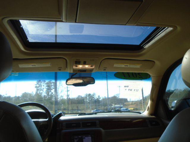 Chevrolet Suburban LTZ 1500 2WD 2011