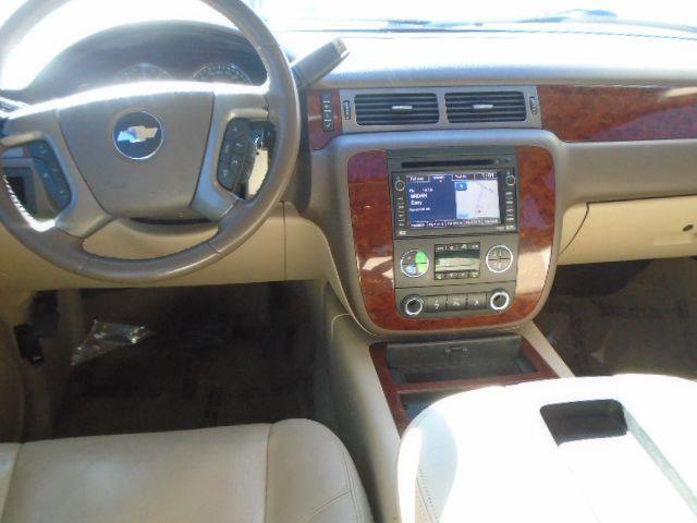 Chevrolet Suburban LTZ 1500 2WD 2011
