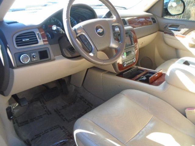 Chevrolet Suburban LTZ 1500 2WD 2011