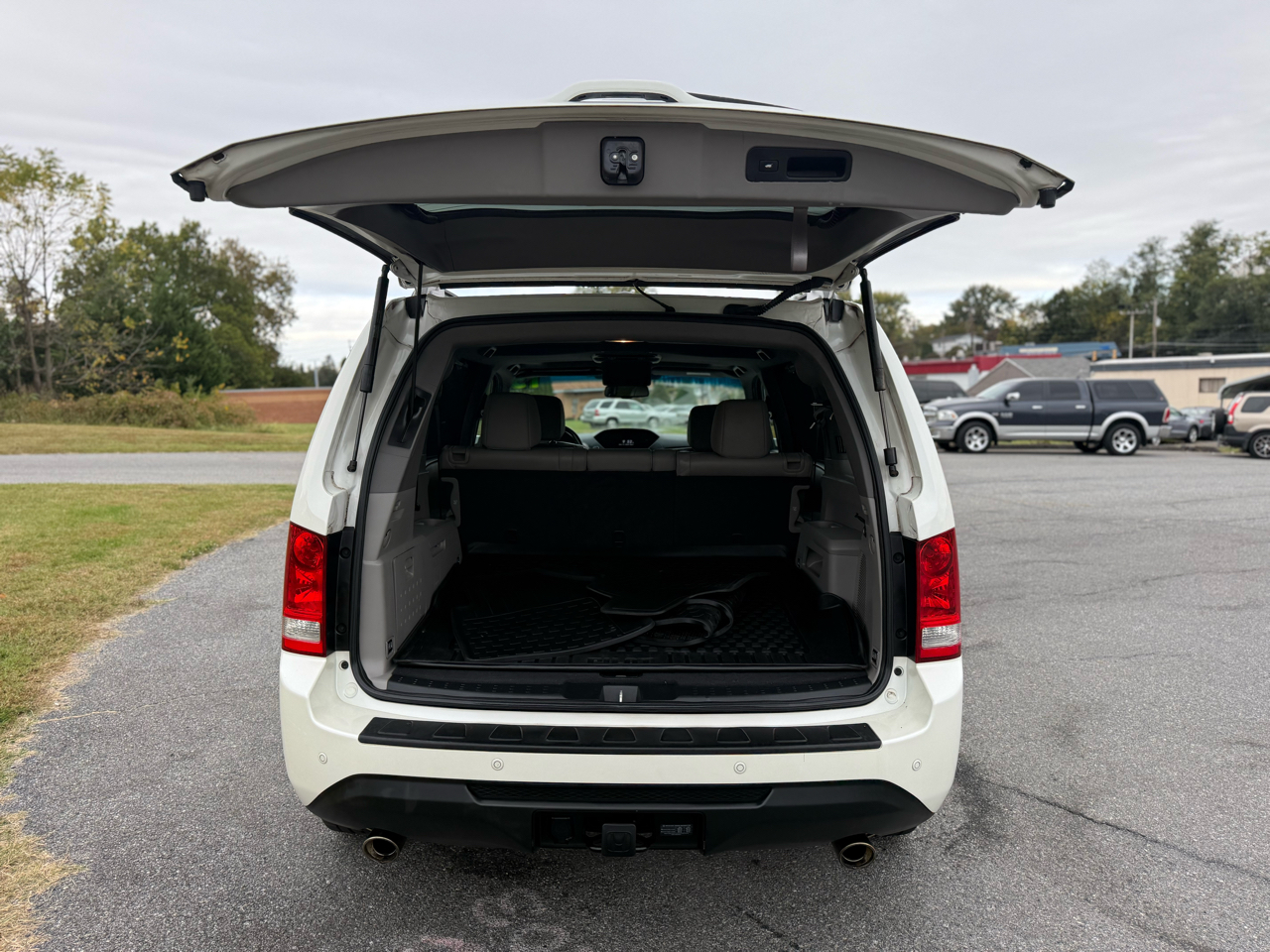 Honda Pilot Touring 4WD 5-Spd AT with DVD 2015 Honda Pilot Touring 4WD 5-Spd AT with DVD 2015