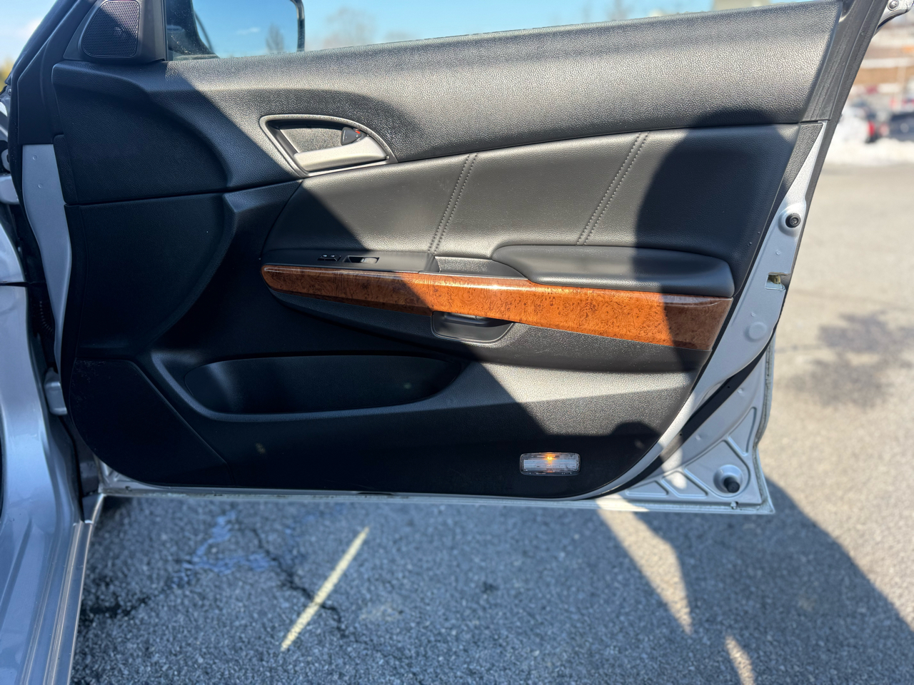 Honda Accord EX-L V-6 Sedan AT 2011